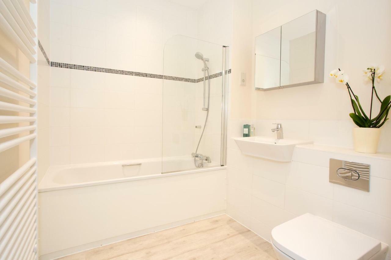 Western Gate, Executive Central Apartments Basingstoke Luaran gambar